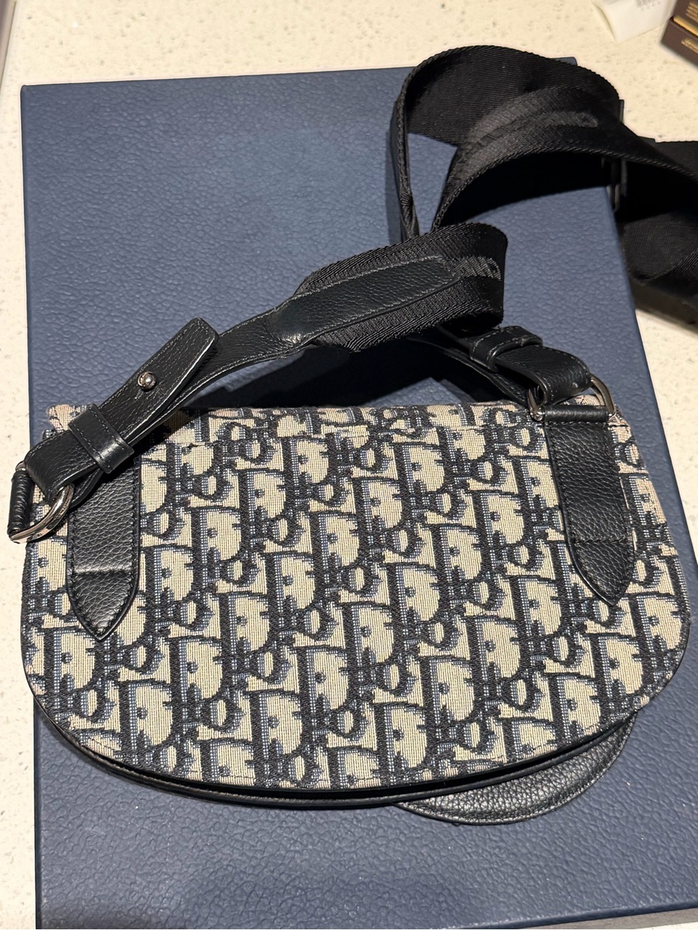 ❌SOLD❌ $2,900 Dior Saddle Messenger Bag in Blue and Beige Oblique - Picture 5 of 10